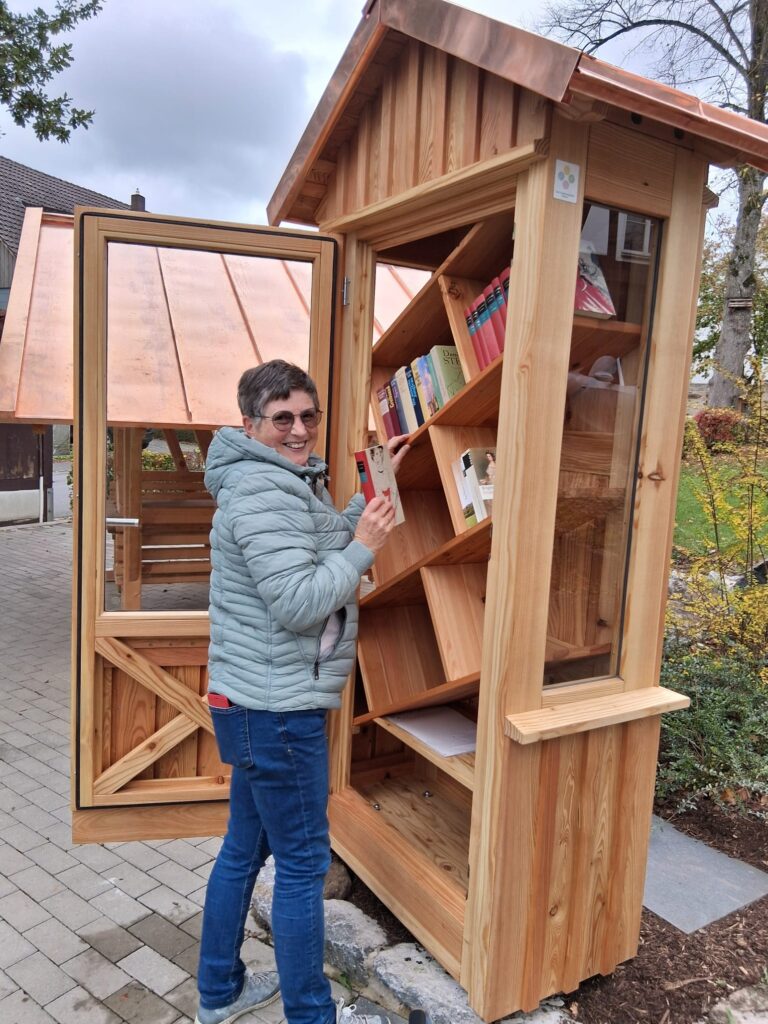 Neuer Bücherschrank am Dorfplatz