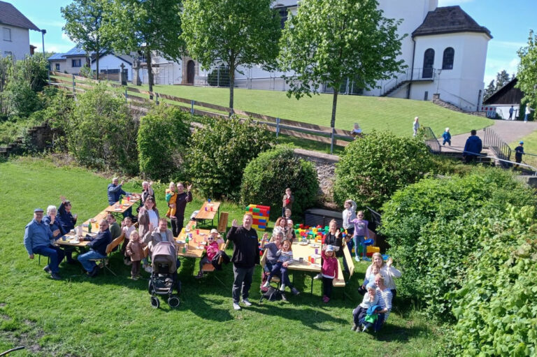Generationentreffen im Sonnenschein