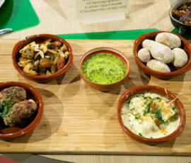 Tagesmotto "Internationale Klassiker" - Spanische Tapas:
Champignons al jerez mit Chorizo & Zucchini-Serrano-Röllchen mit Manchego gratiniert & Gefüllte Tapas-Frikadelle & Runzelkartoffeln mit Mojo verde von Stefanie Golüke